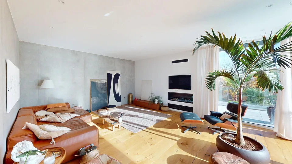 Oberwil Posizione ideale: Villa moderna, luminosa di 6 locali con piscina, giardino e appartamento separato