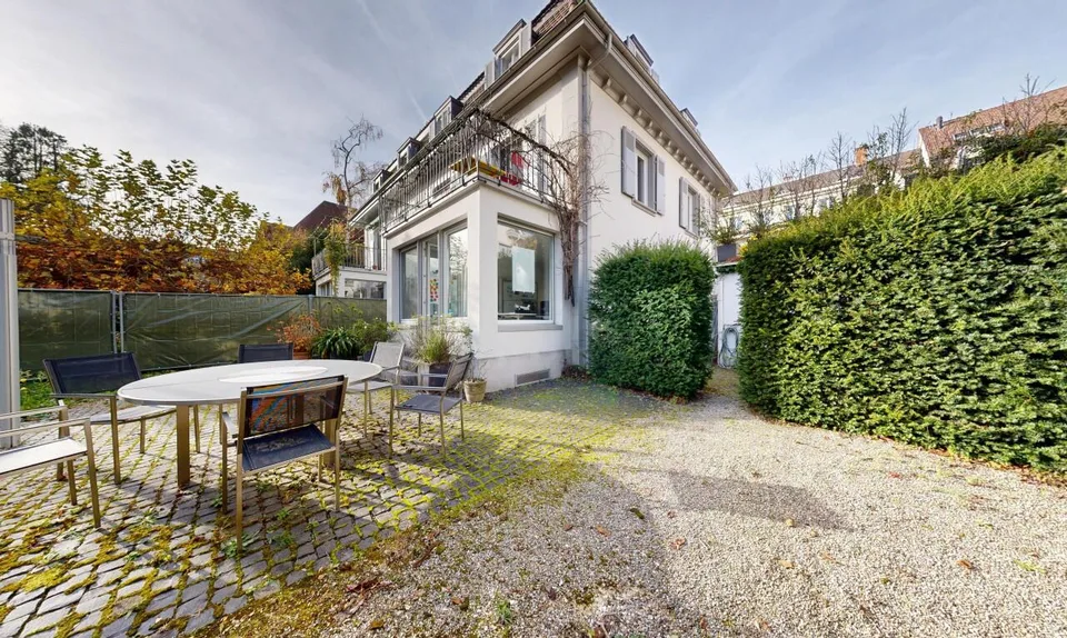 Renovated old town house in a privileged location (Wettsteinquartier)