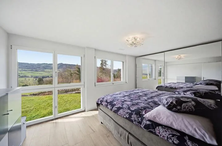 MODERNE GARTENWOHNUNG MIT TRAUMHAFTER AUSSICHT AUF DIE BERNER ALPEN