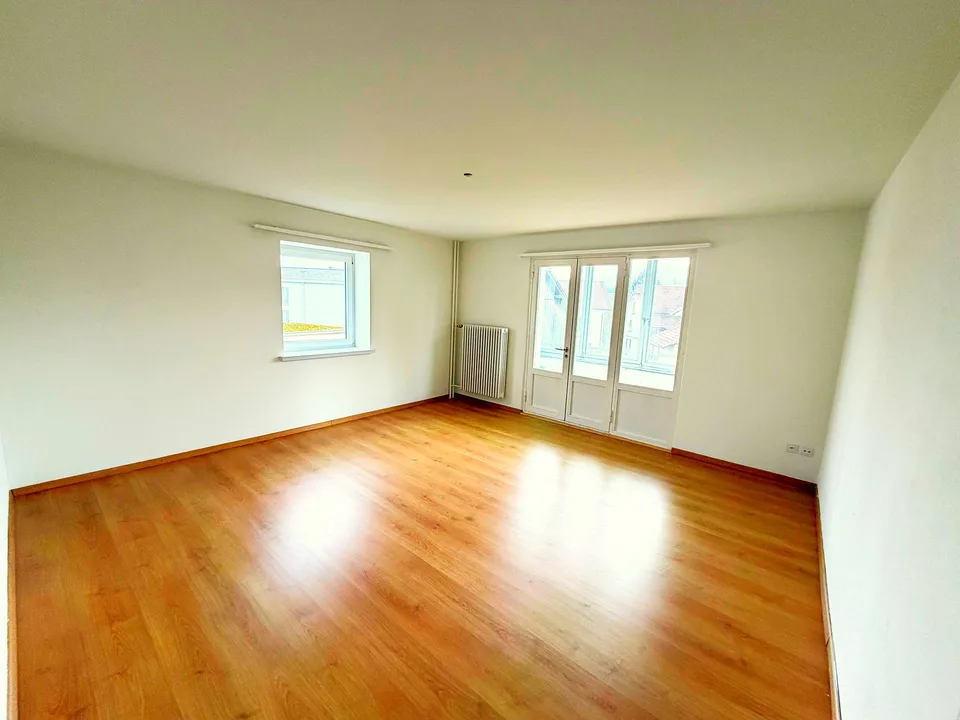 Charmante 4.5-Zimmer-Wohnung mit Balkon und schöner Aussicht in Stachen – Foto 6 von 11