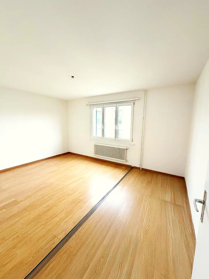 Appartamento 4.5 locali con balcone e vista panoramica a Stachen