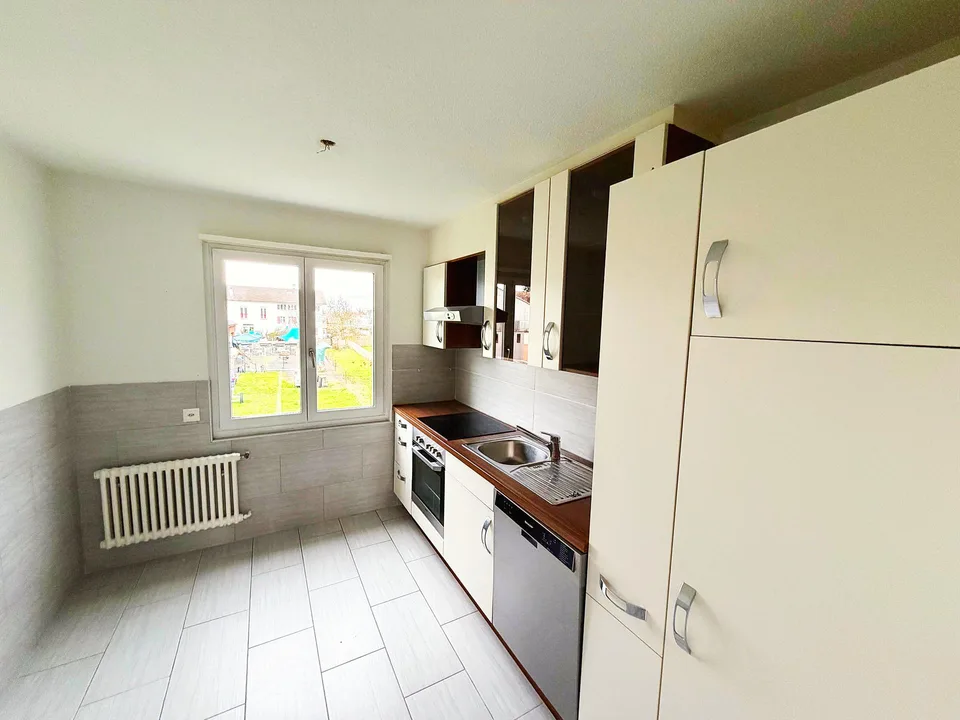 Appartamento 4.5 locali con balcone e vista panoramica a Stachen