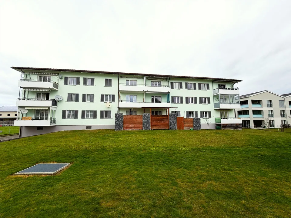Appartamento 4.5 locali con balcone e vista panoramica a Stachen
