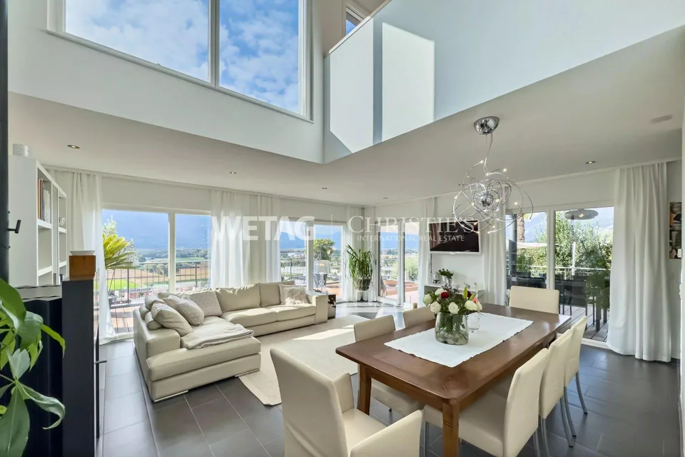 Villa moderna con ampie terrazze, vista panoramica & giardino in vendita a Gordola