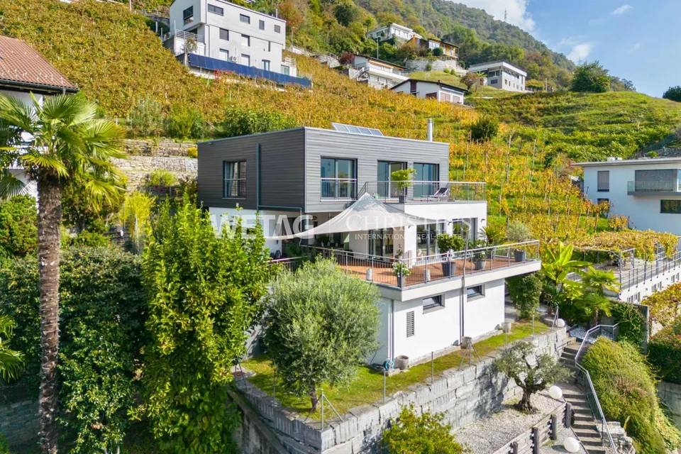 Moderne Villa mit grossen Terrassen, Panoramablick & Garten zu verk...