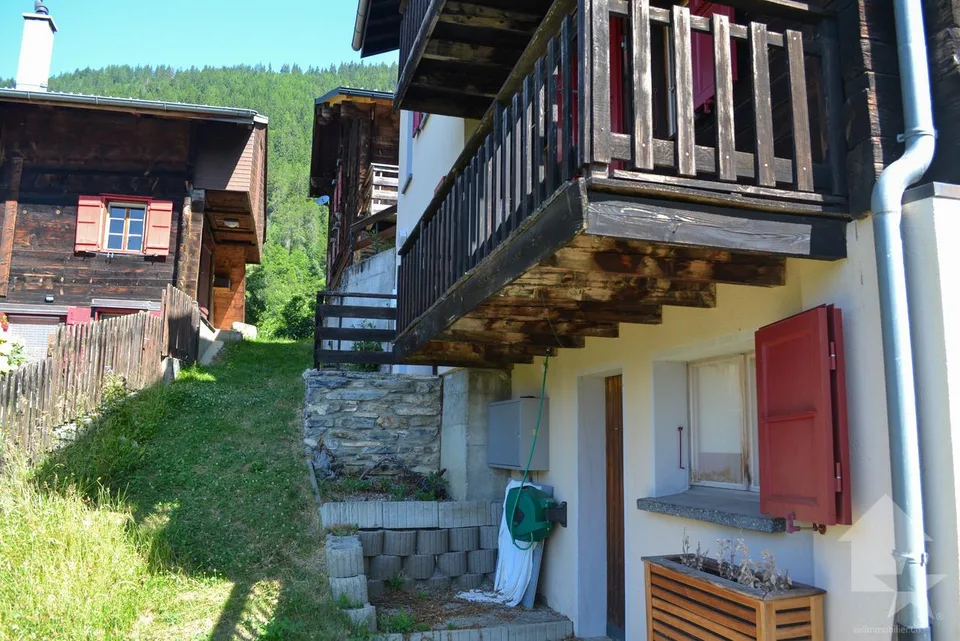 Appartement de 3,5 pièces de 80 m2 sur 2 étages, vue sur les alpes