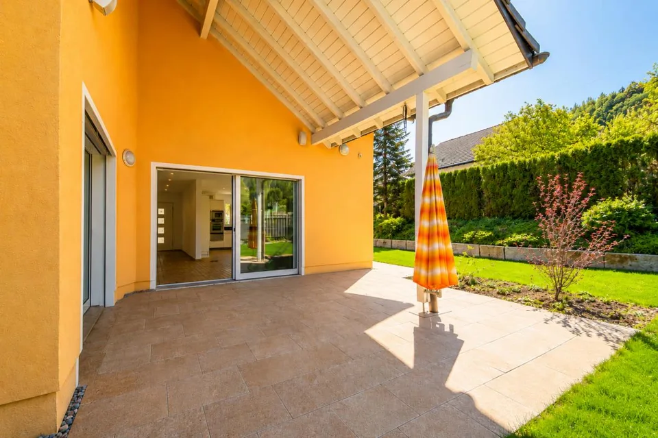 Modernes 10.5-Zimmer-Einfamilienhaus mit Weitsicht, Minergie-Standa... – Foto 6 von 17