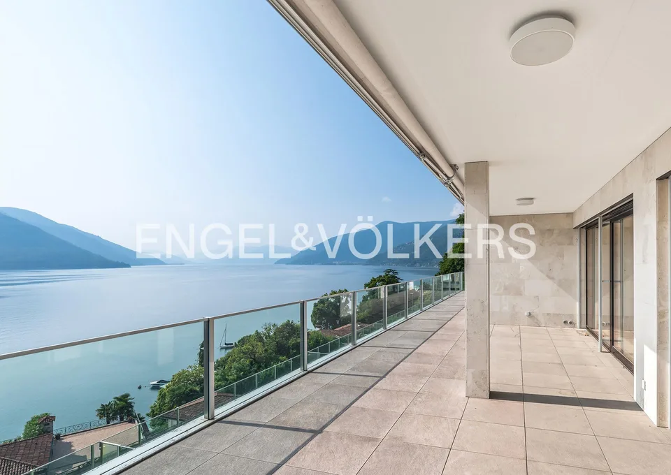 Moderne und helle Attika mit Panoramaseeblick (51)