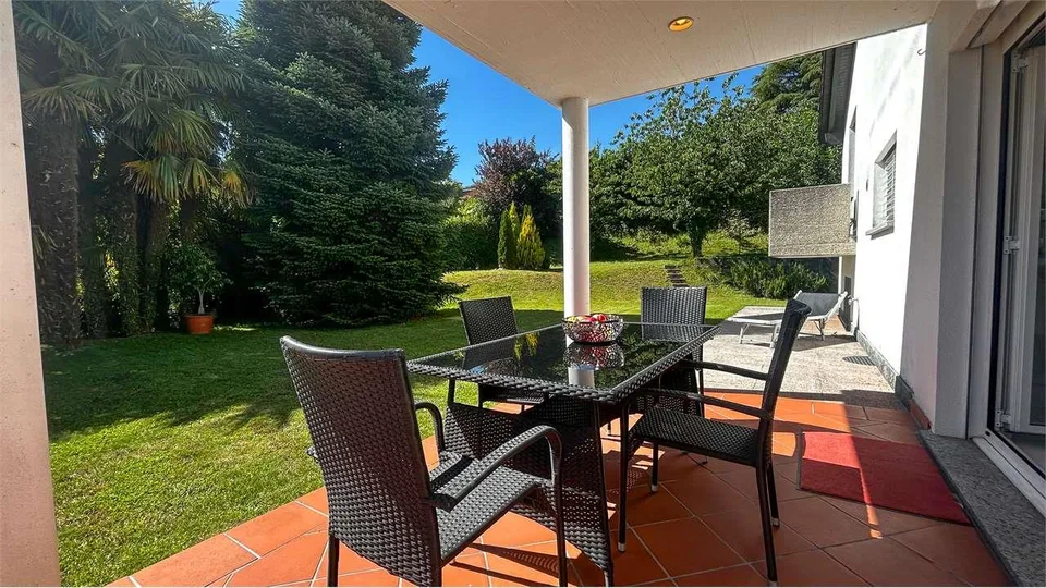 ESCLUSIVA VILLA CON GIARDINO E VISTA APERTA