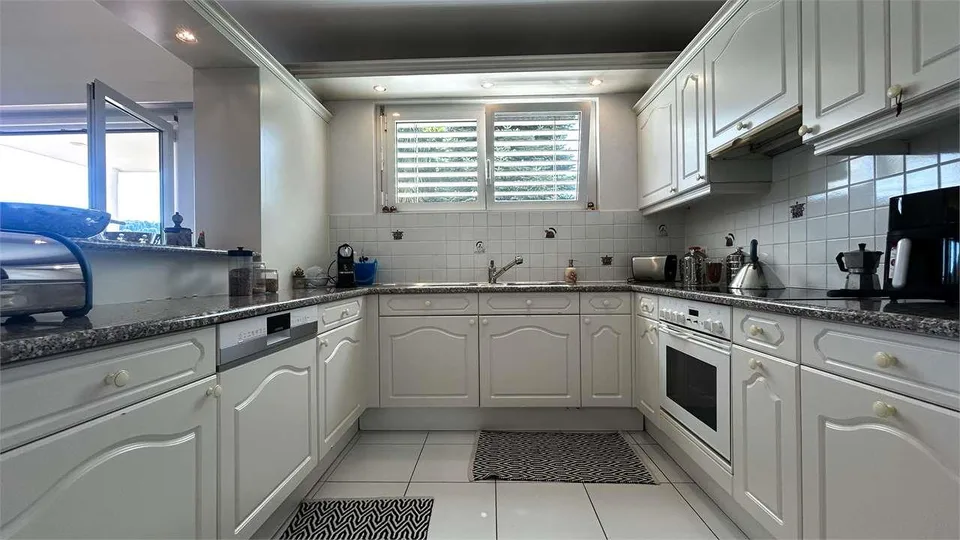 ESCLUSIVA VILLA CON GIARDINO E VISTA APERTA