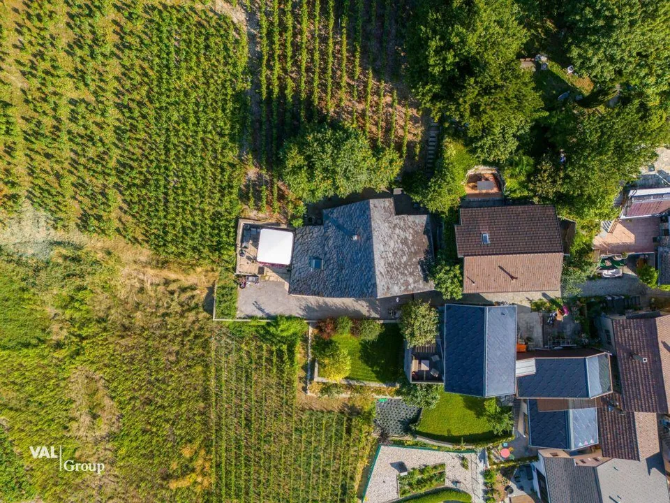 Einzigartige Gelegenheit: Haus mit zwei unabhängigen Wohnungen (5,5 und 2,5 Zimmer)