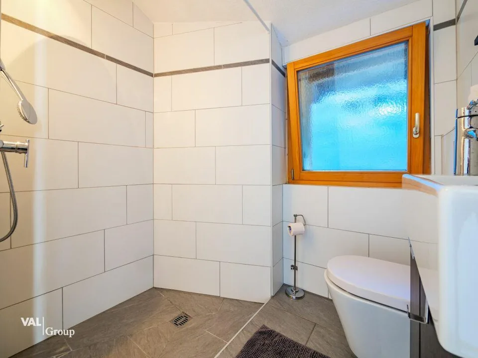 Einzigartige Gelegenheit: Haus mit zwei unabhängigen Wohnungen (5,5 und 2,5 Zimmer)