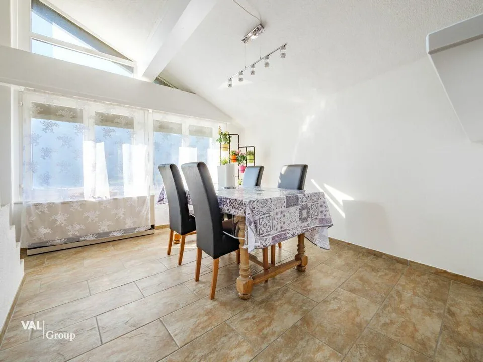 Einzigartige Gelegenheit: Haus mit zwei unabhängigen Wohnungen (5,5 und 2,5 Zimmer)