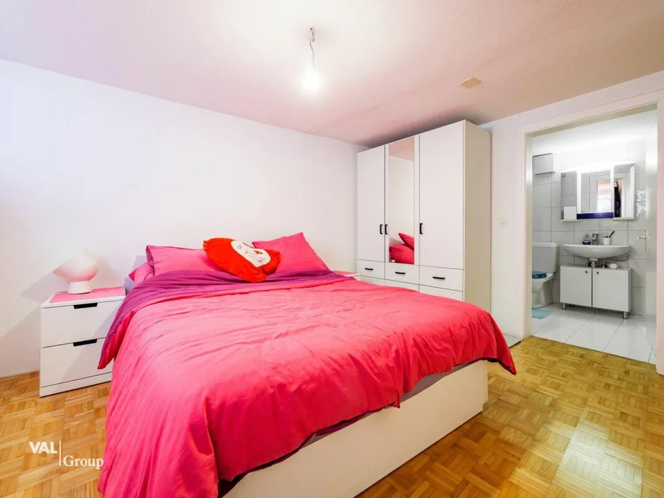 Einzigartige Gelegenheit: Haus mit zwei unabhängigen Wohnungen (5,5 und 2,5 Zimmer)