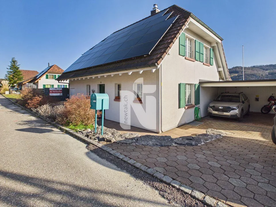 Modern renoviertes autarkes Haus mit riesiger Terrasse und atembera...