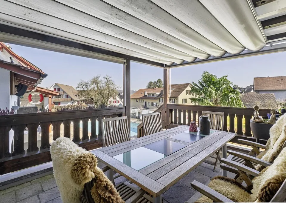 Maison de 11 pièces avec 7 salles de bain & piscine