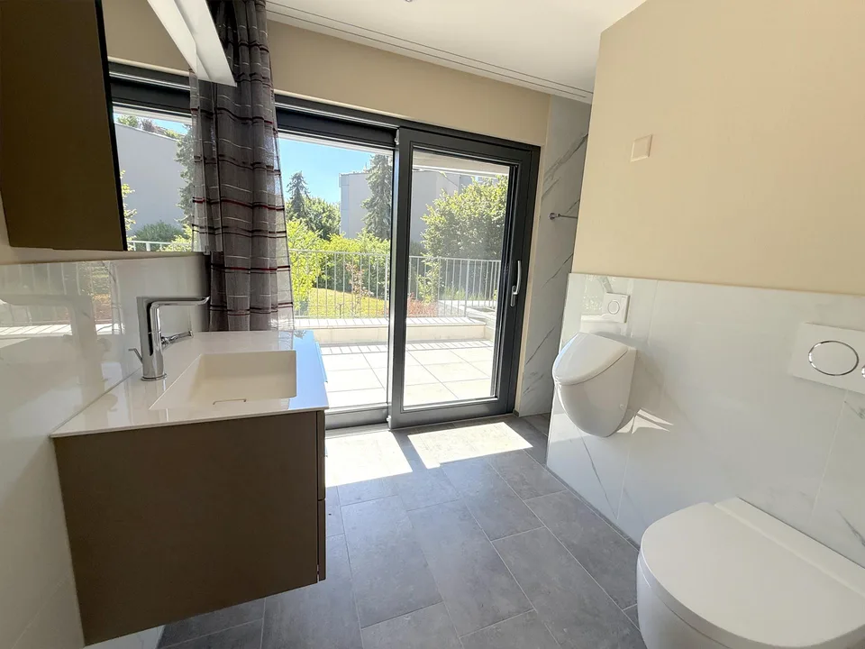 Casa indipendente di 6 locali con ascensore, giardino da sogno in uno dei migliori quartieri residenziali di Dornach – foto 13 di 14