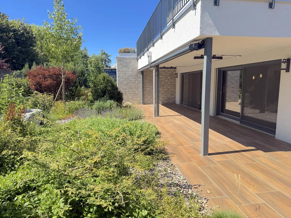 Casa indipendente di 6 locali con ascensore, giardino da sogno in uno dei migliori quartieri residenziali di Dornach – foto 7 di 14
