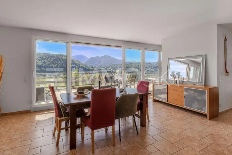 Neuer Preis: Panoramavilla mit Seeblick in exklusivem Viertel
