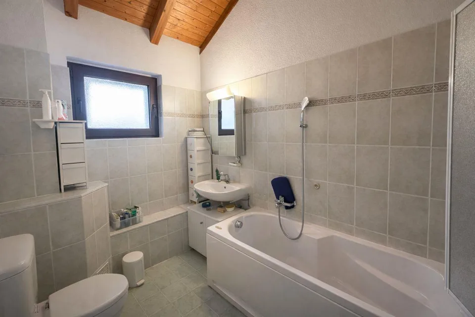 Einfamilienhaus mit Rustico, großem Garten und privatem Platz – Foto 19 von 25