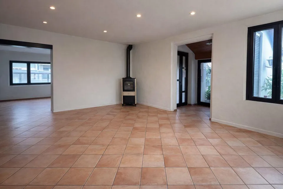 Einfamilienhaus mit Rustico, großem Garten und privatem Platz – Foto 8 von 25