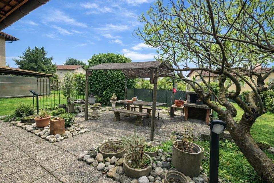 Einfamilienhaus mit Rustico, großem Garten und privatem Platz – Foto 23 von 25