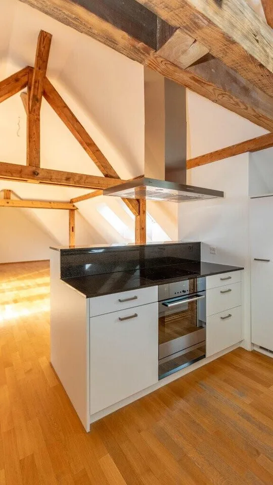 Stilvolle Altbauwohnung im Herzen von Kreis 6