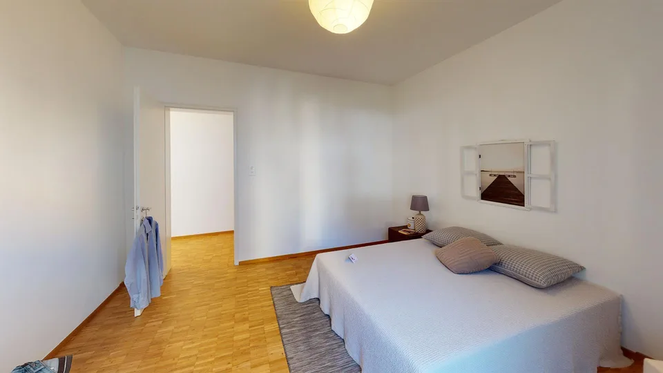 Letztes Stockwerk mit offener Aussicht in ruhiger und sonniger Lage