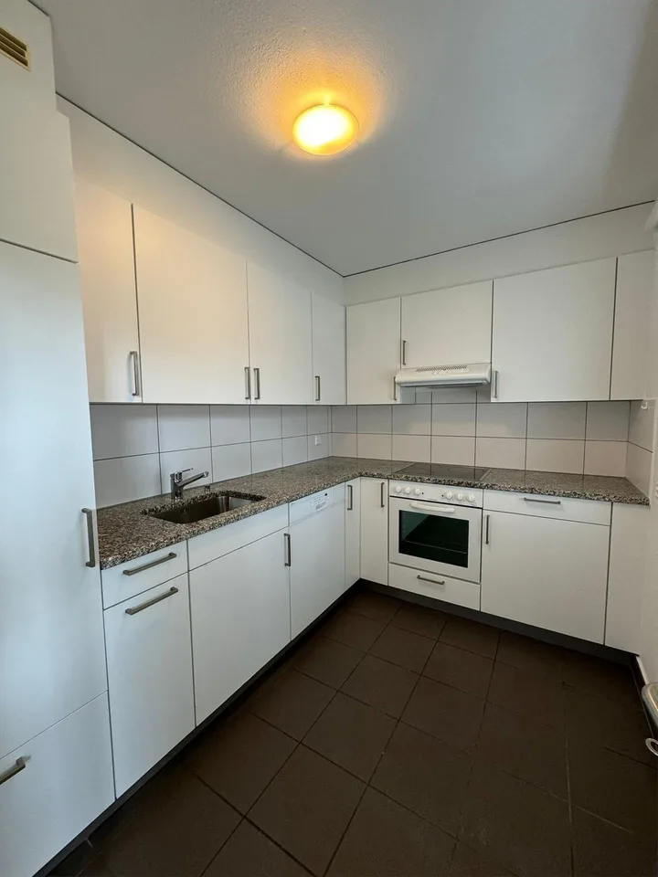Zu vermieten grosszügige 4.5-Zi Wohnung