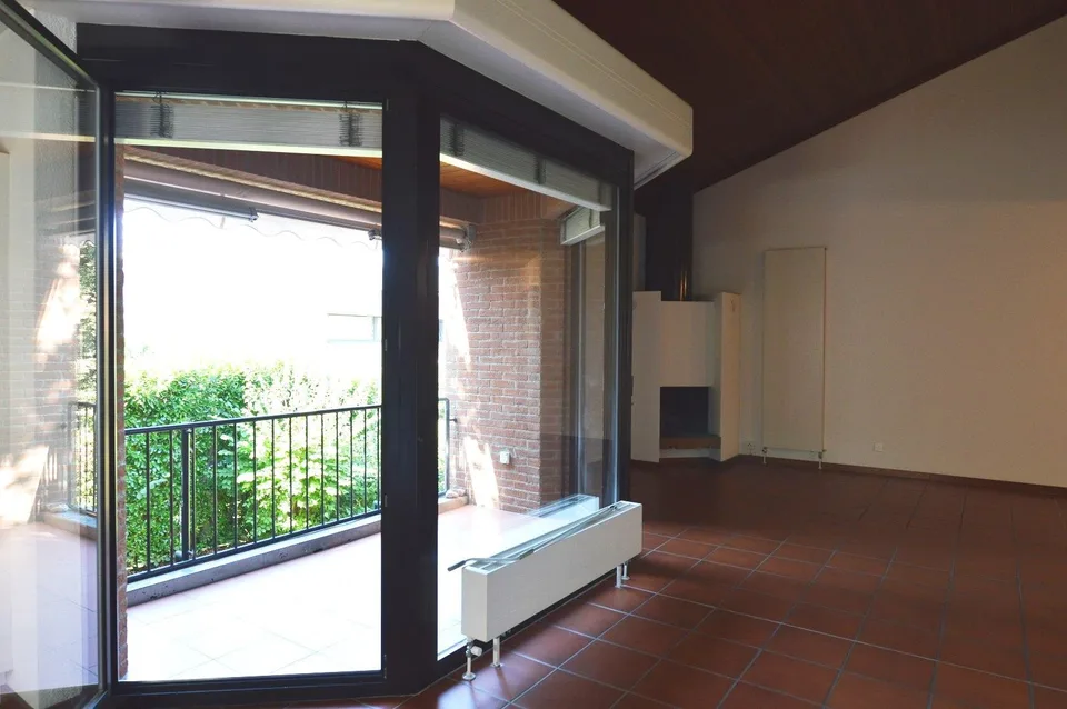 APPARTEMENT 5.5 PIÈCES DUPLEX AVEC TERRASSE DANS UN PETIT CONTEXTE DANS LE VERT
