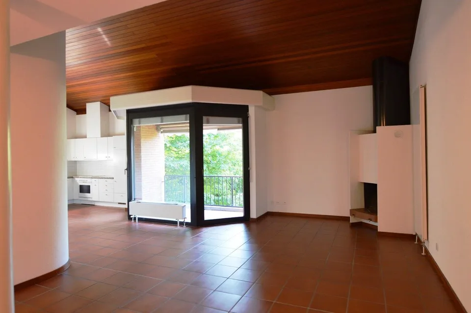 APPARTEMENT 5.5 PIÈCES DUPLEX AVEC TERRASSE DANS PETIT CONTEXTE DANS LE VERT