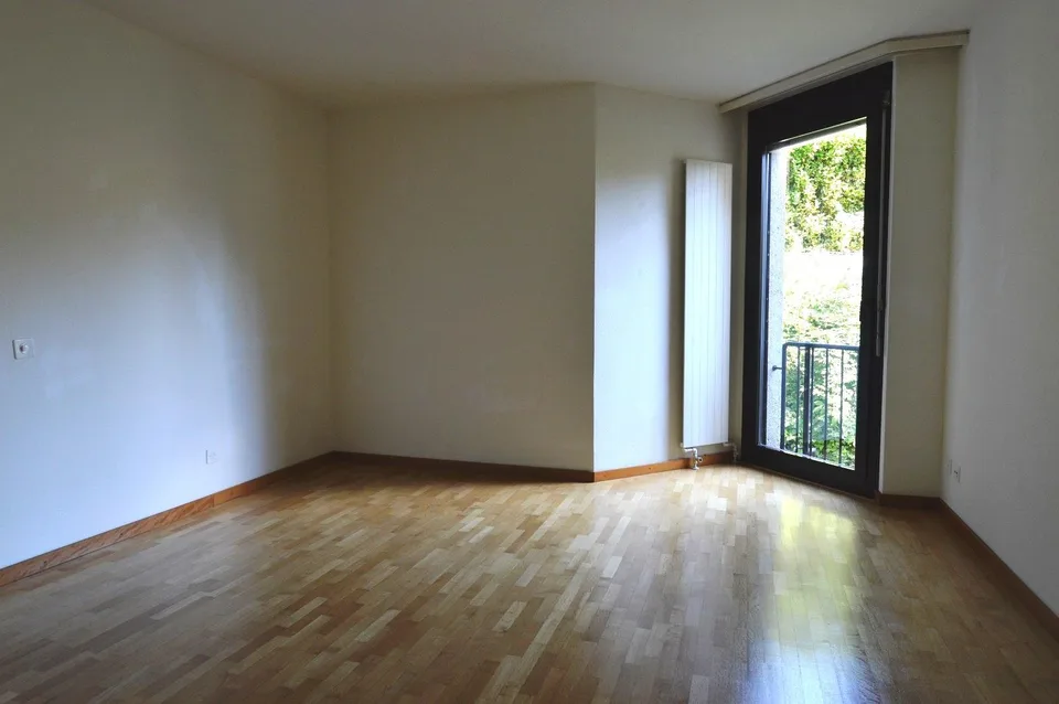 APPARTEMENT 5.5 PIÈCES DUPLEX AVEC TERRASSE DANS UN PETIT CONTEXTE DANS LE VERT
