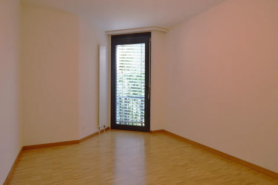 APPARTEMENT 5.5 PIÈCES DUPLEX AVEC TERRASSE DANS UN PETIT CONTEXTE DANS LE VERT