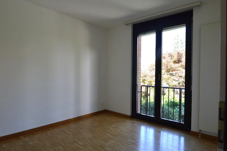 APPARTEMENT 5.5 PIÈCES DUPLEX AVEC TERRASSE DANS UN PETIT CONTEXTE DANS LE VERT