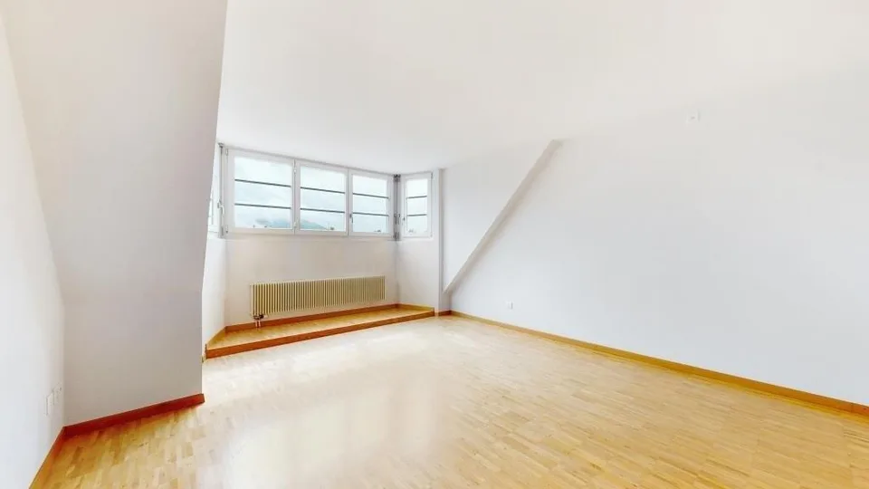 Appartement mansardé lumineux et moderne de 2,5 pièces