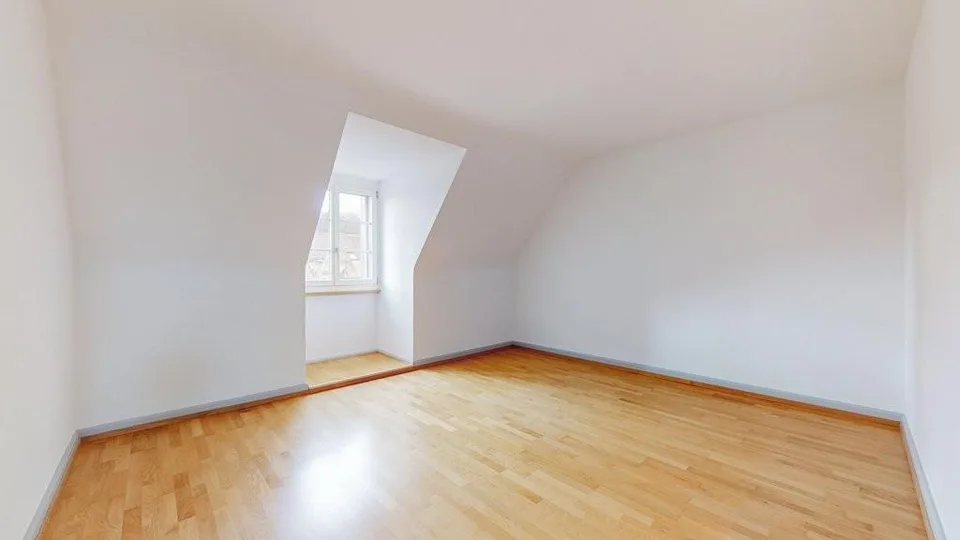 Moderne Dachwohnung in Stadtnähe