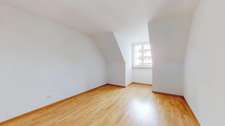 Moderne Dachwohnung in Stadtnähe