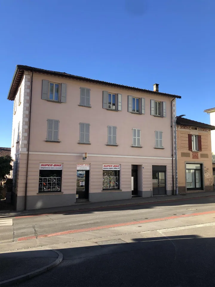 3 1/2 con camino in centro Balerna