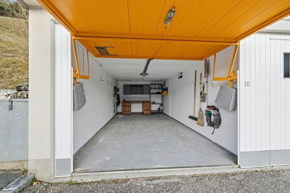 Renovierte 4.5-Zimmer-Wohnung mit grosszügigem Balkon, Lift und Garage – Foto 15 von 15