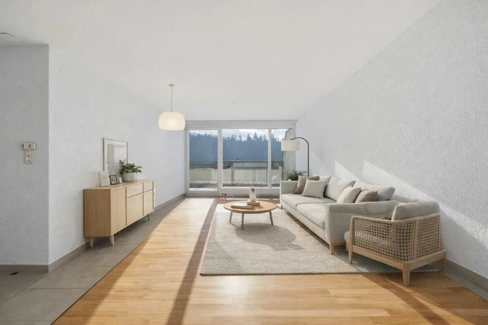 Appartement rénové de 4,5 pièces avec balcon spacieux, ascenseur et garage