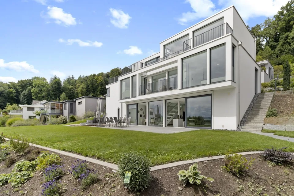 Refined Living – Where Light, Space, and Design Meet