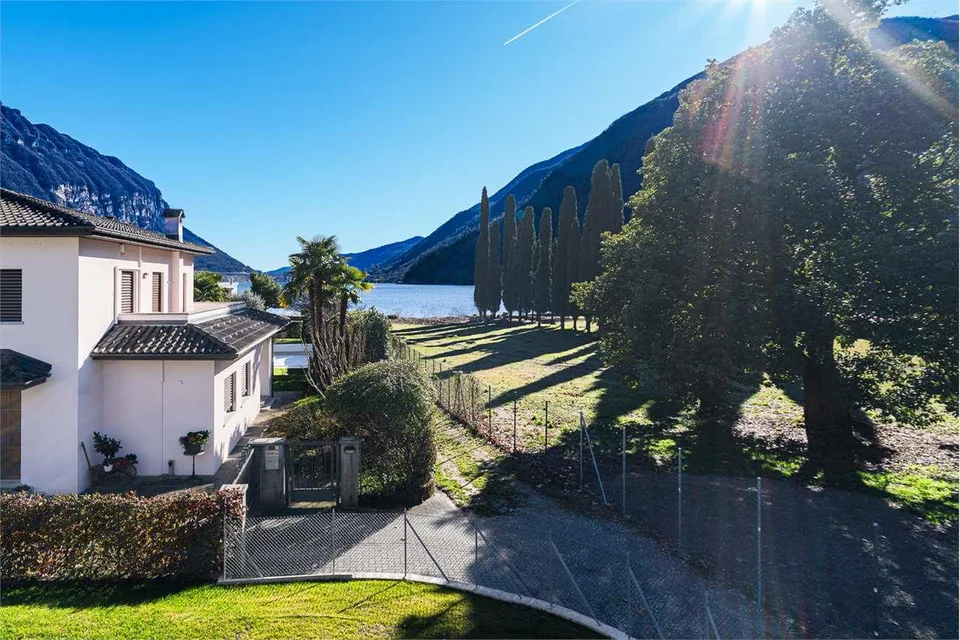 Maroggia: elegante maisonette con giardino privato a due passi dal lag