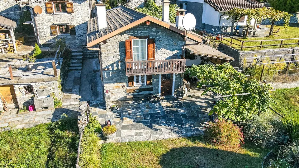 Rustico im historischen Zentrum von Viona- Brione Sopra Minusio