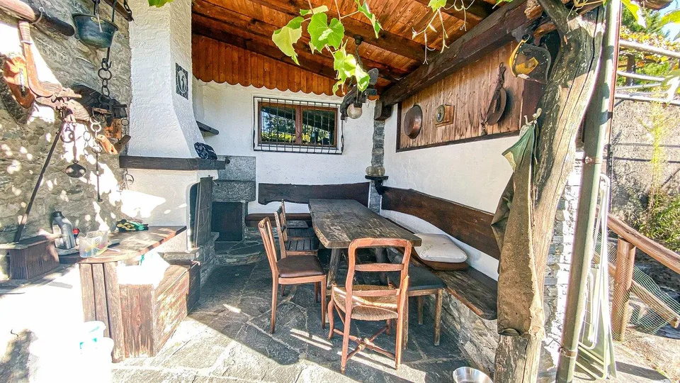 Rustico im historischen Zentrum von Viona- Brione Sopra Minusio