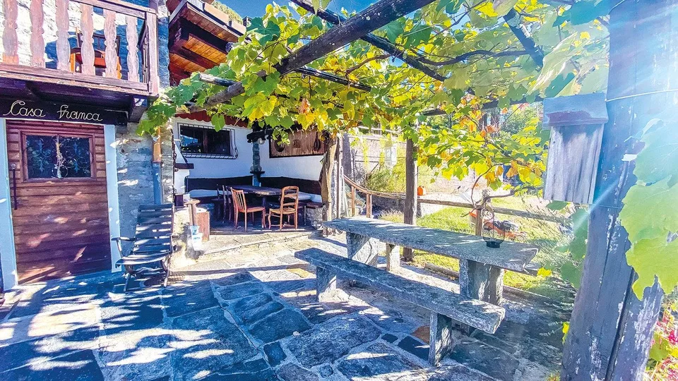 Rustico im historischen Zentrum von Viona- Brione Sopra Minusio
