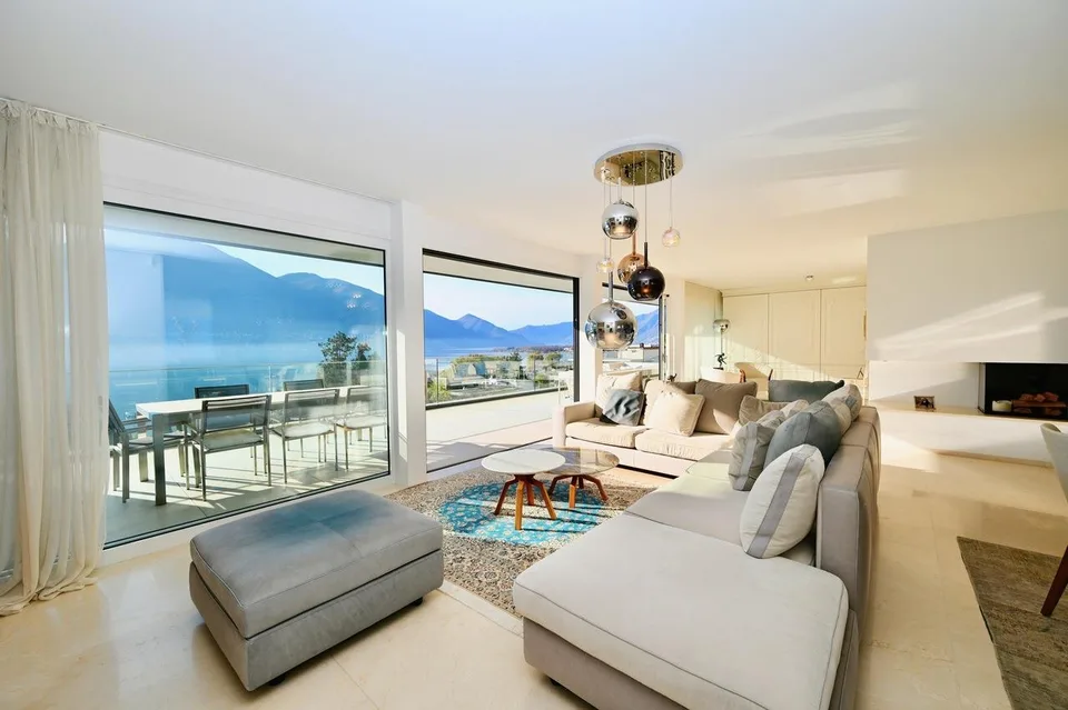 Casa di Vacanza: Attico Duplex di Design con Vista Lago Mozzafiato