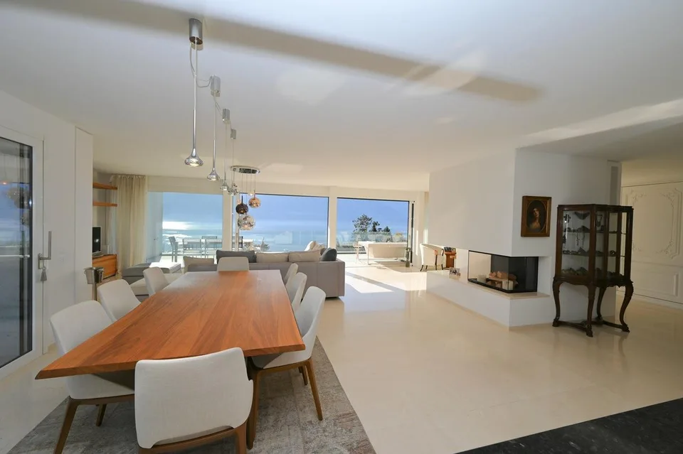 Casa di Vacanza: Attico Duplex di Design con Vista Lago Mozzafiato