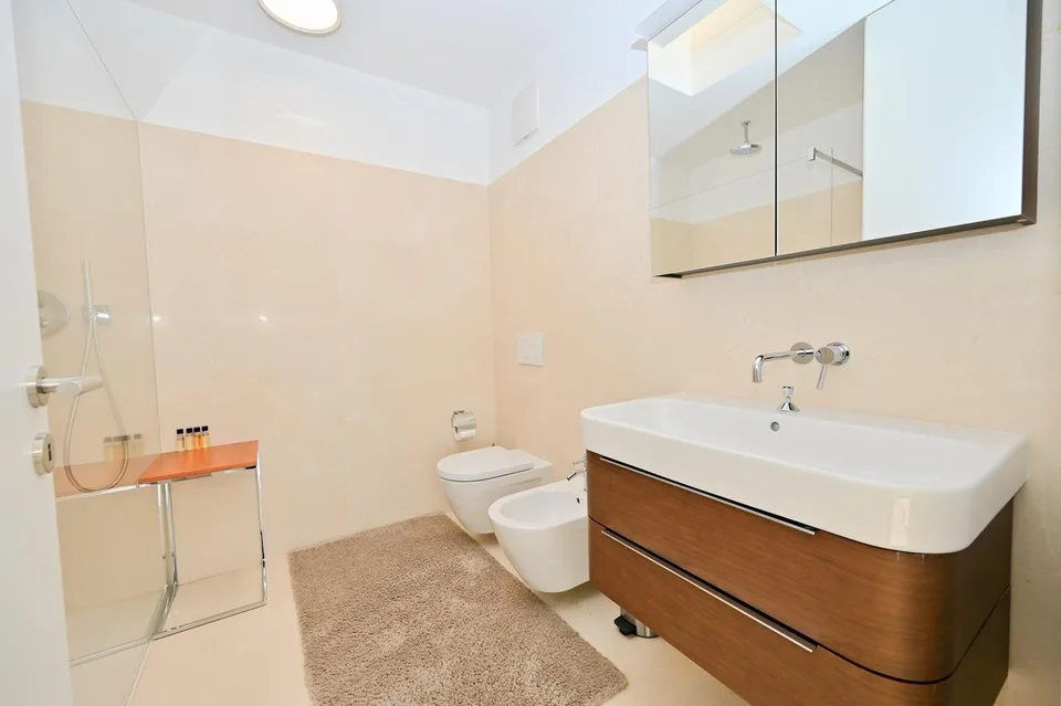 Casa di Vacanza: Attico Duplex di Design con Vista Lago Mozzafiato – photo 17 sur 20