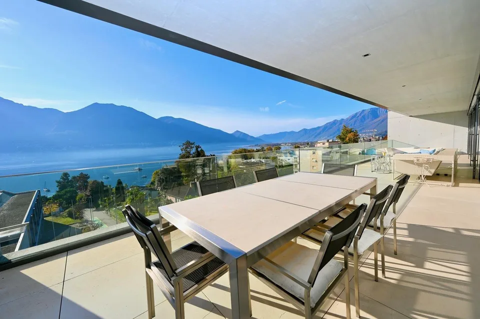 Casa di Vacanza: Attico Duplex di Design con Vista Lago Mozzafiato