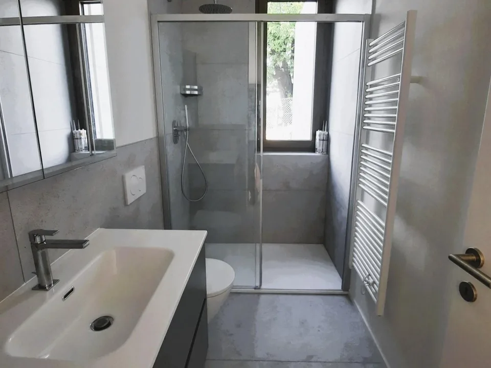 NUOVO APPARTAMENTO 2.5 LOCALI, AMPIO GIARDINO E VISTA LAGO – foto 7 di 10